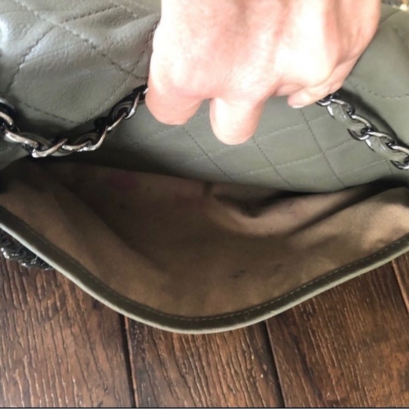 Authentic Chanel Flap Classic Quilted CC Shoulder Chain Bag - Picture 11 of 15